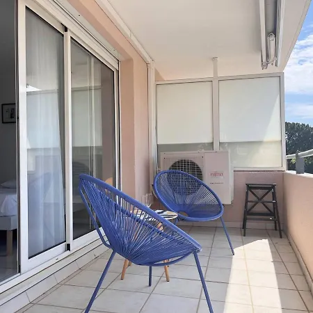 Climatise Avec Piscine, Terrasse Et Parking - 6 Couchages, Pres De La - Fr-1-251-451 * Le Lavandou