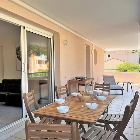 Apartment Climatise Avec Piscine, Terrasse Et Parking - 6 Couchages, Pres De La - Fr-1-251-451